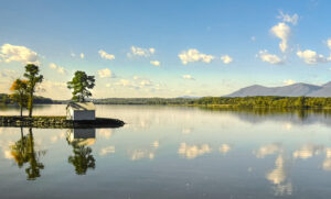 The Hudson River as a Mirror